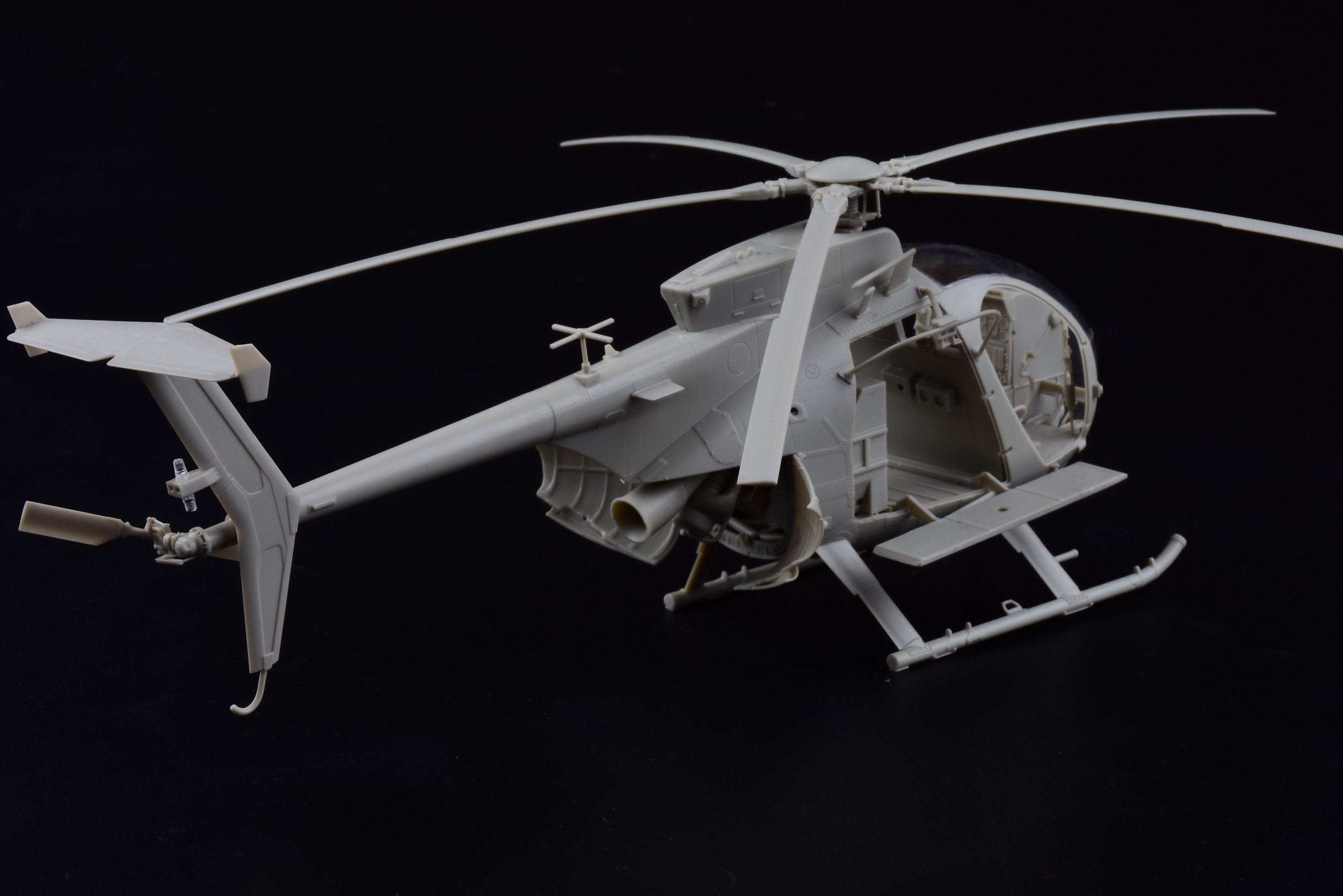 1/35 AH-6J/MH-6J 小鸟轻型直升机 - 点击图像关闭