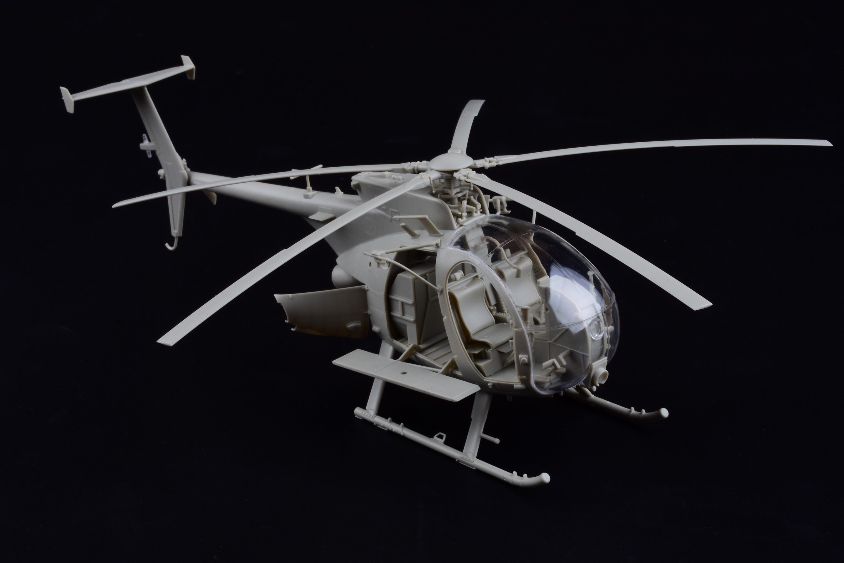 1/35 AH-6J/MH-6J 小鸟轻型直升机