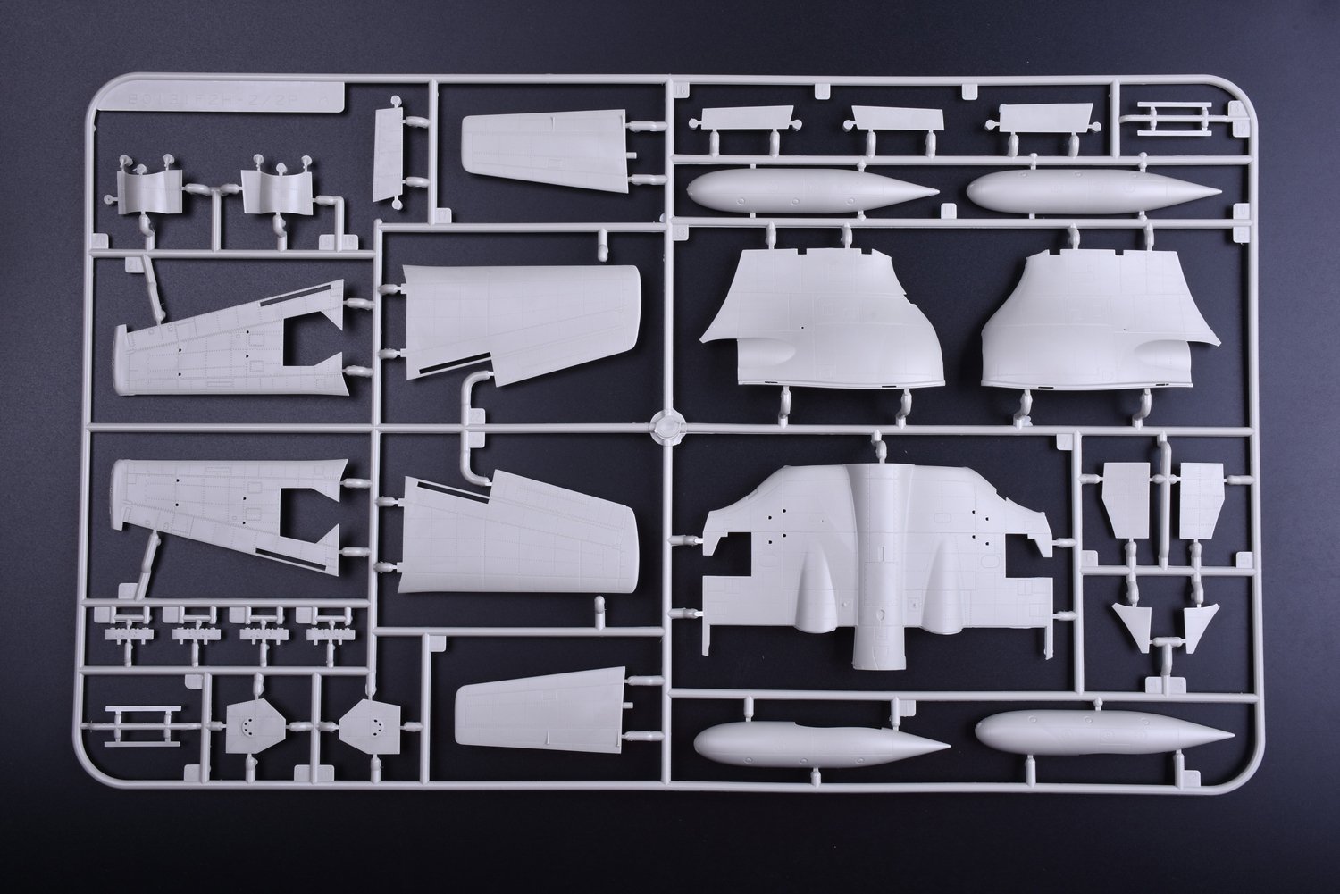 1/48 现代美国 F2H-2/F2H-2P 女妖舰载战斗机