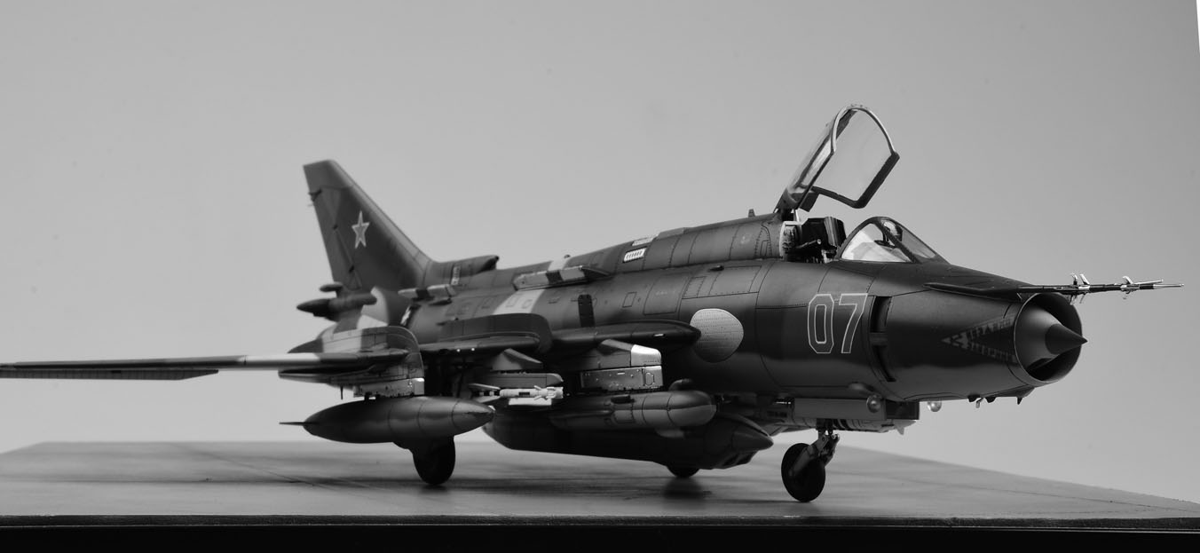 1/48 现代苏联 Su-17 M3/M4 装配匠战斗轰炸机