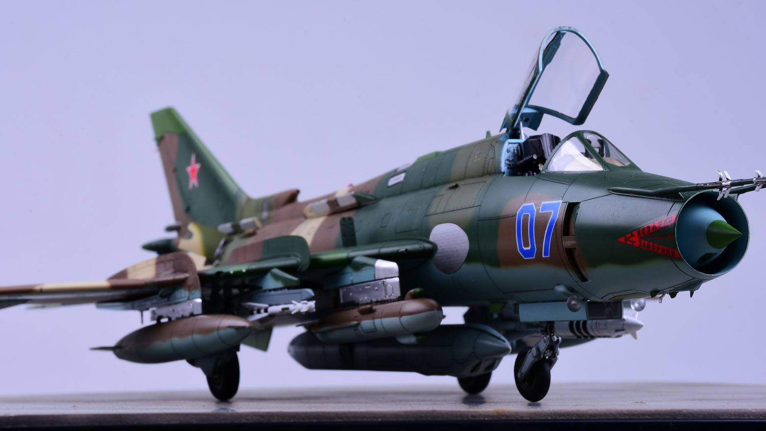 1/48 现代苏联 Su-17 M3/M4 装配匠战斗轰炸机 - 点击图像关闭