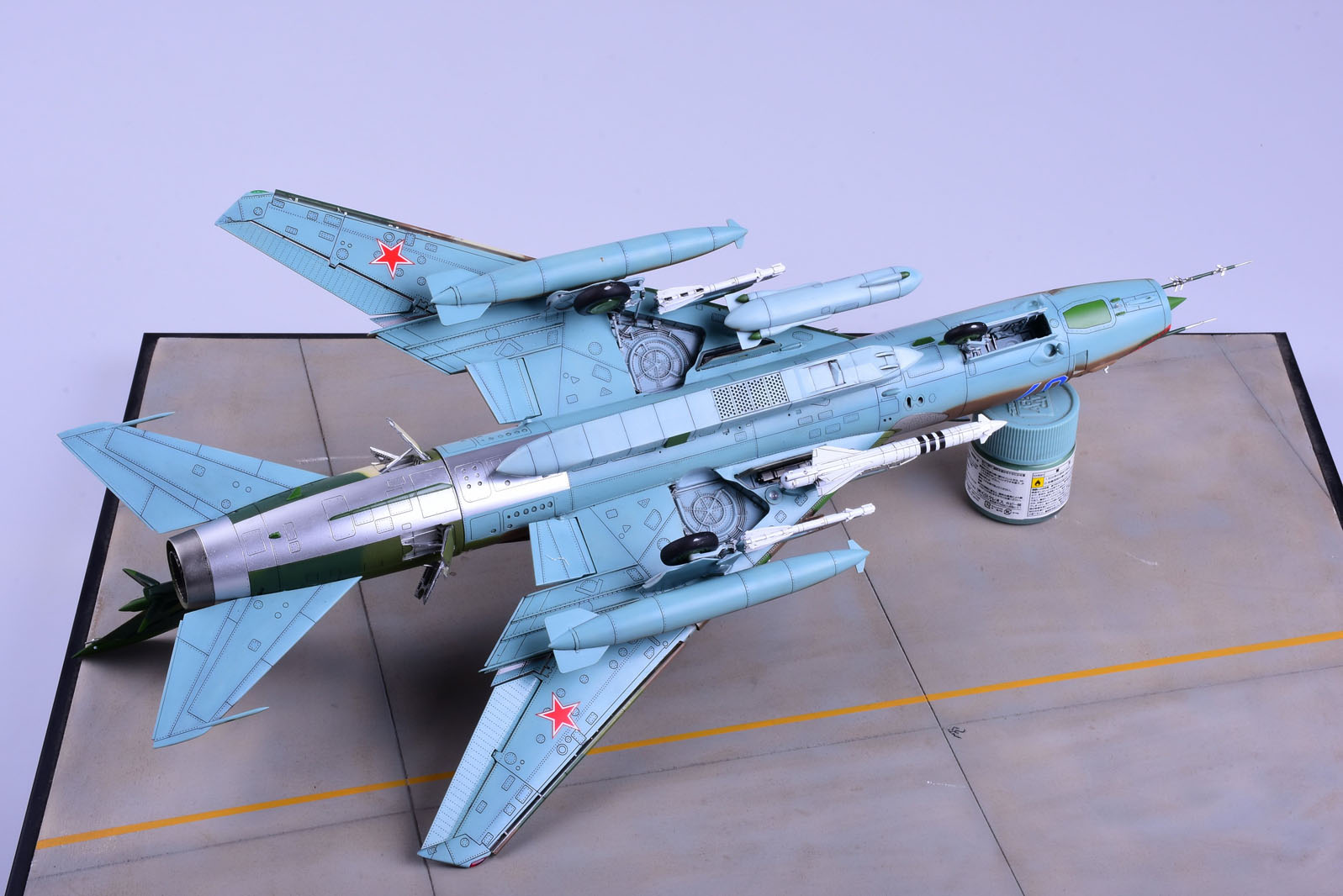 1/48 现代苏联 Su-17 M3/M4 装配匠战斗轰炸机 - 点击图像关闭