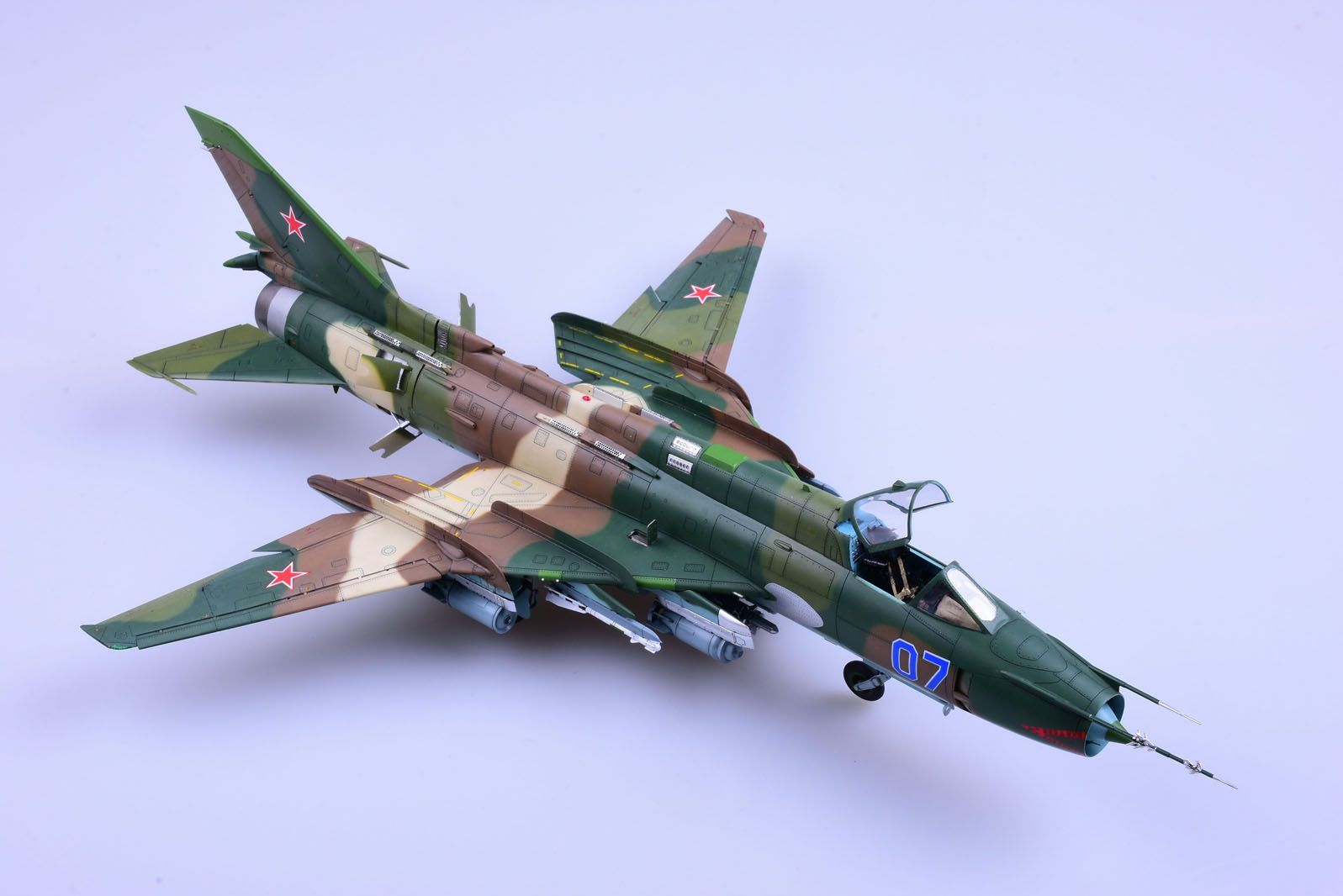 1/48 现代苏联 Su-17 M3/M4 装配匠战斗轰炸机