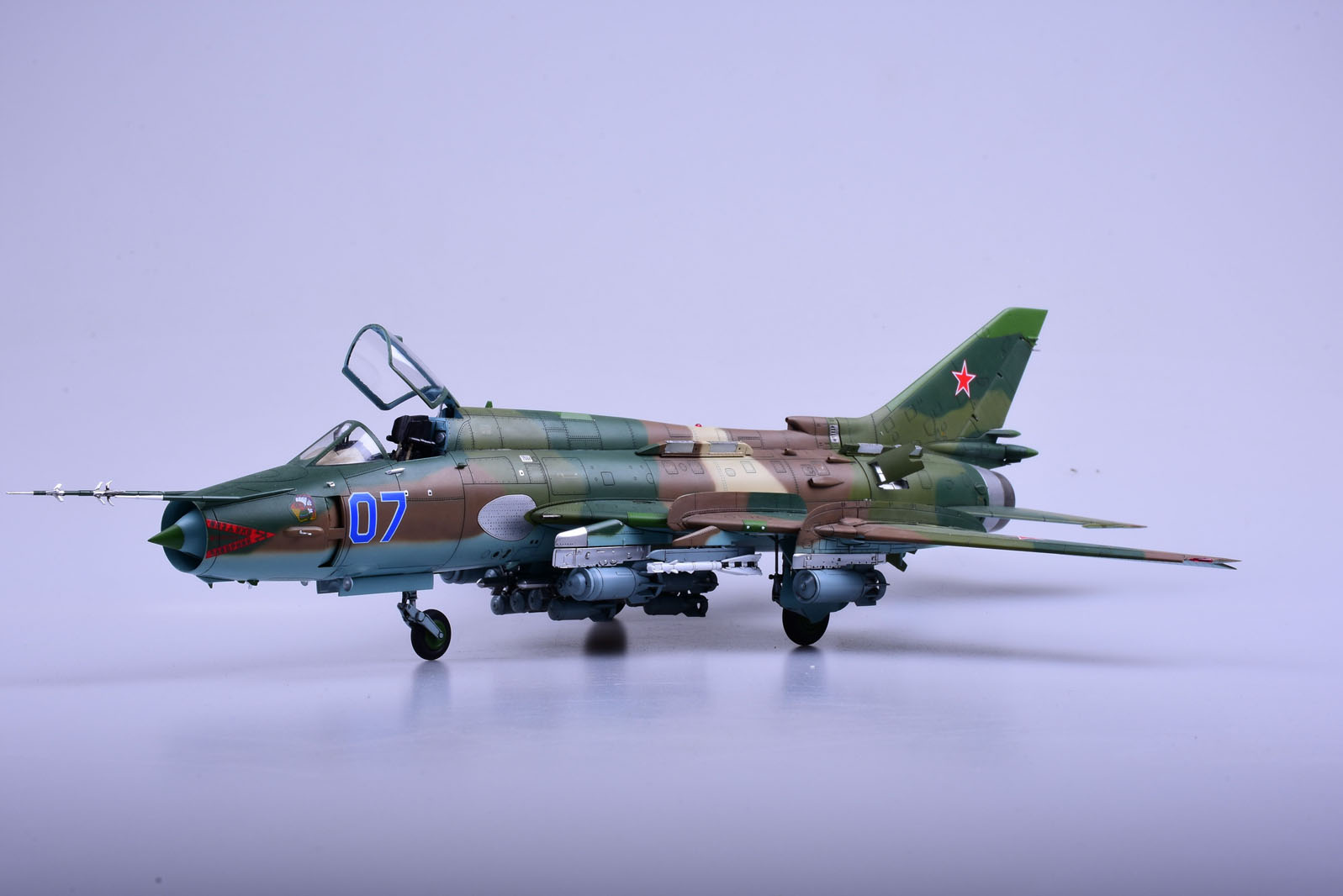 1/48 现代苏联 Su-17 M3/M4 装配匠战斗轰炸机 - 点击图像关闭