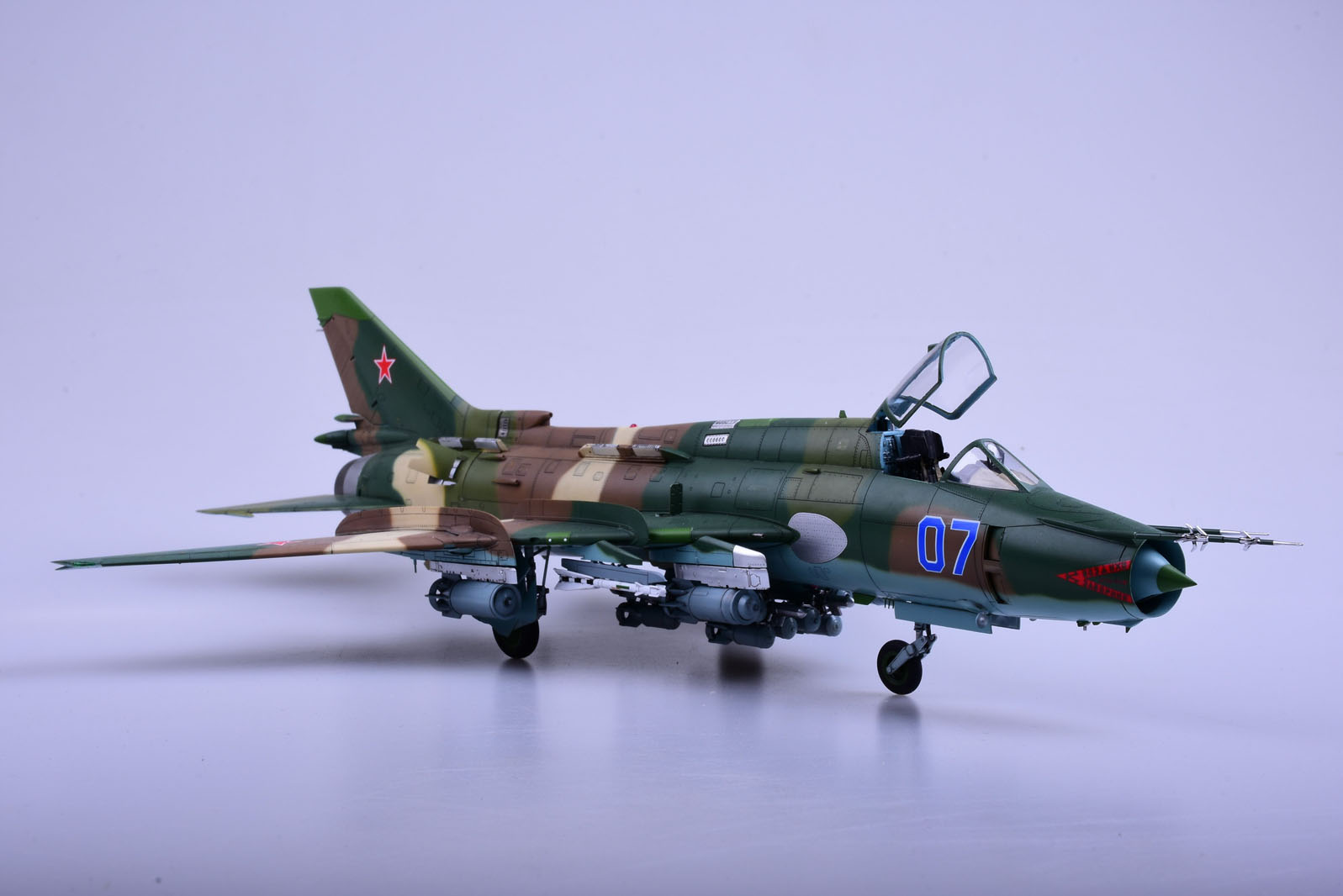 1/48 现代苏联 Su-17 M3/M4 装配匠战斗轰炸机