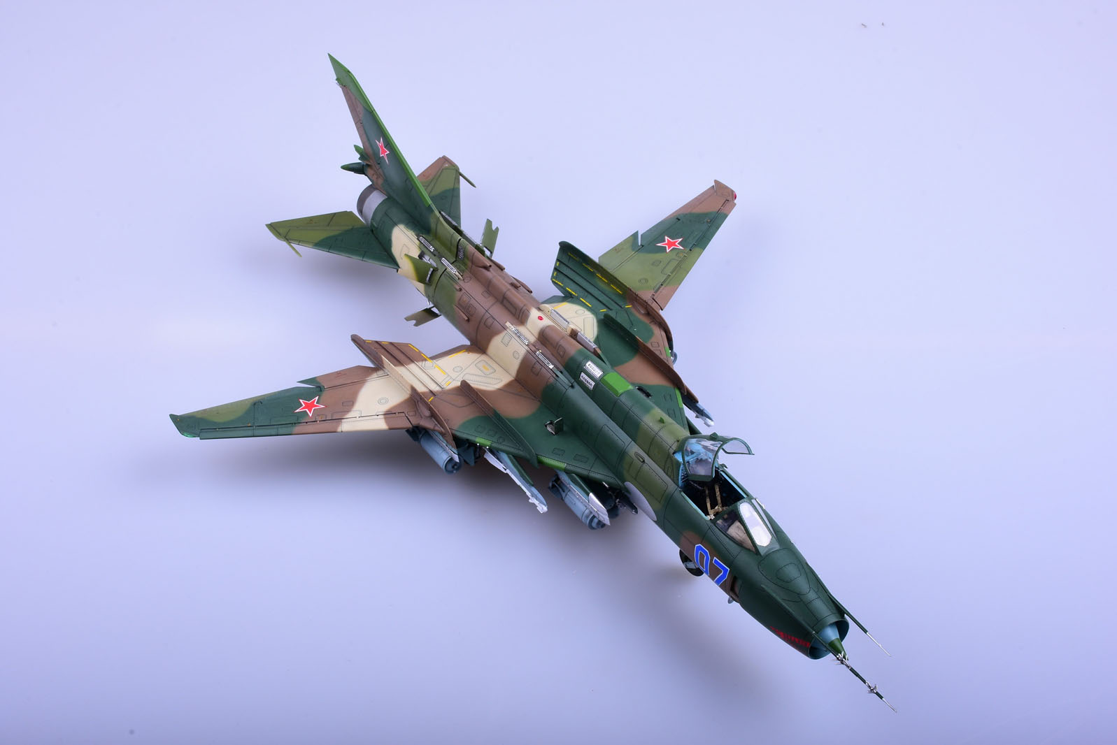 1/48 现代苏联 Su-17 M3/M4 装配匠战斗轰炸机