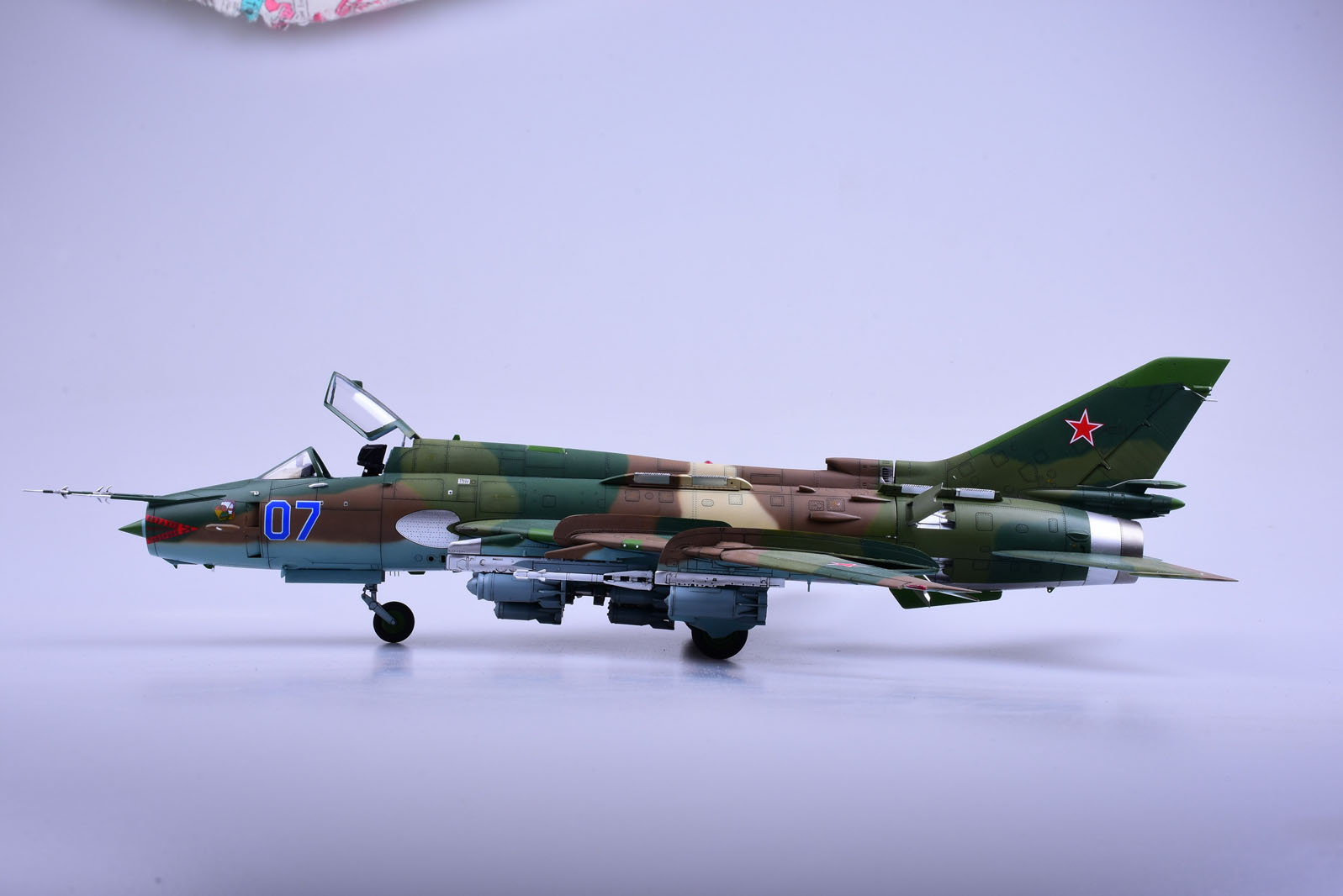 1/48 现代苏联 Su-17 M3/M4 装配匠战斗轰炸机