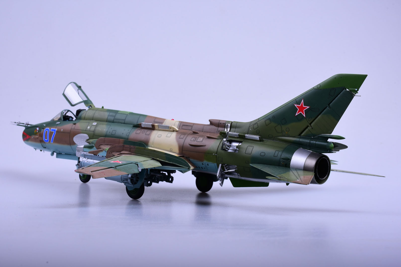 1/48 现代苏联 Su-17 M3/M4 装配匠战斗轰炸机 - 点击图像关闭