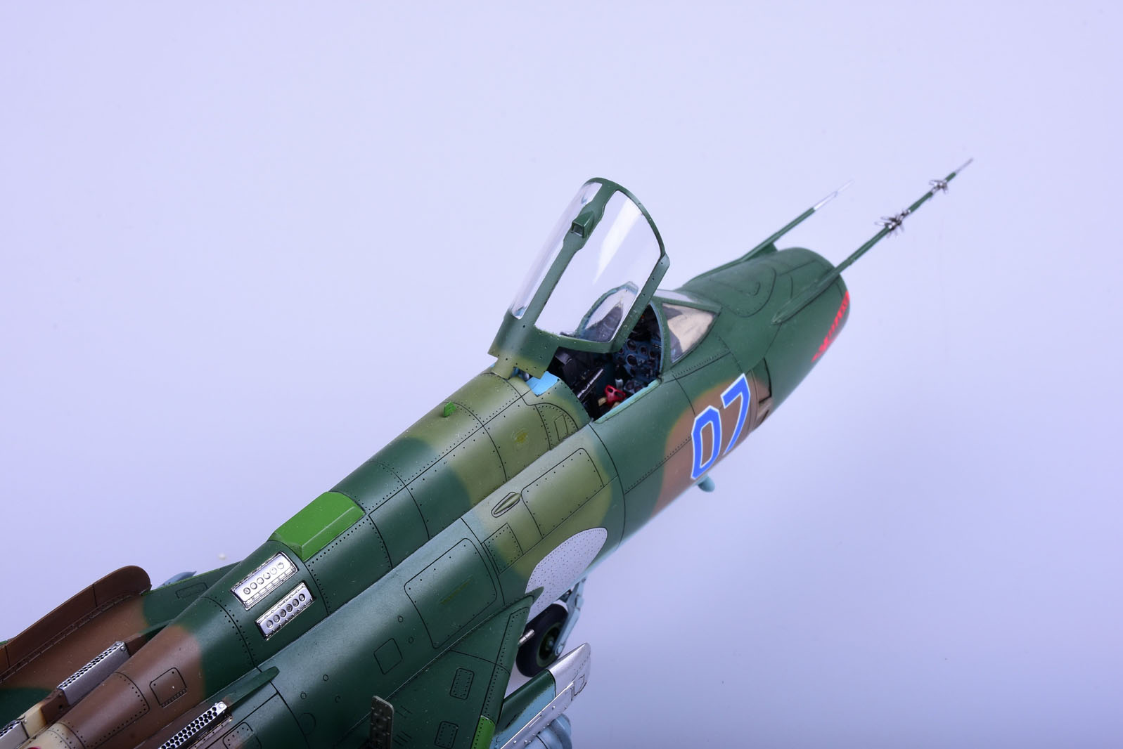 1/48 现代苏联 Su-17 M3/M4 装配匠战斗轰炸机 - 点击图像关闭