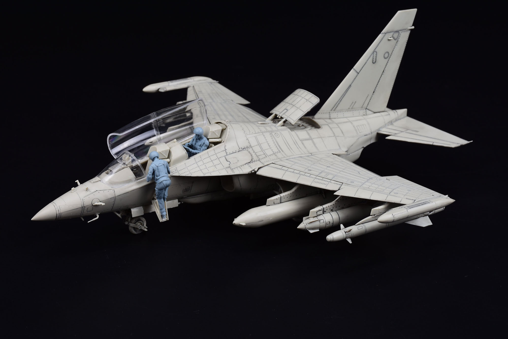 1/48 Yak-130 雅克-130高级教练机 - 点击图像关闭