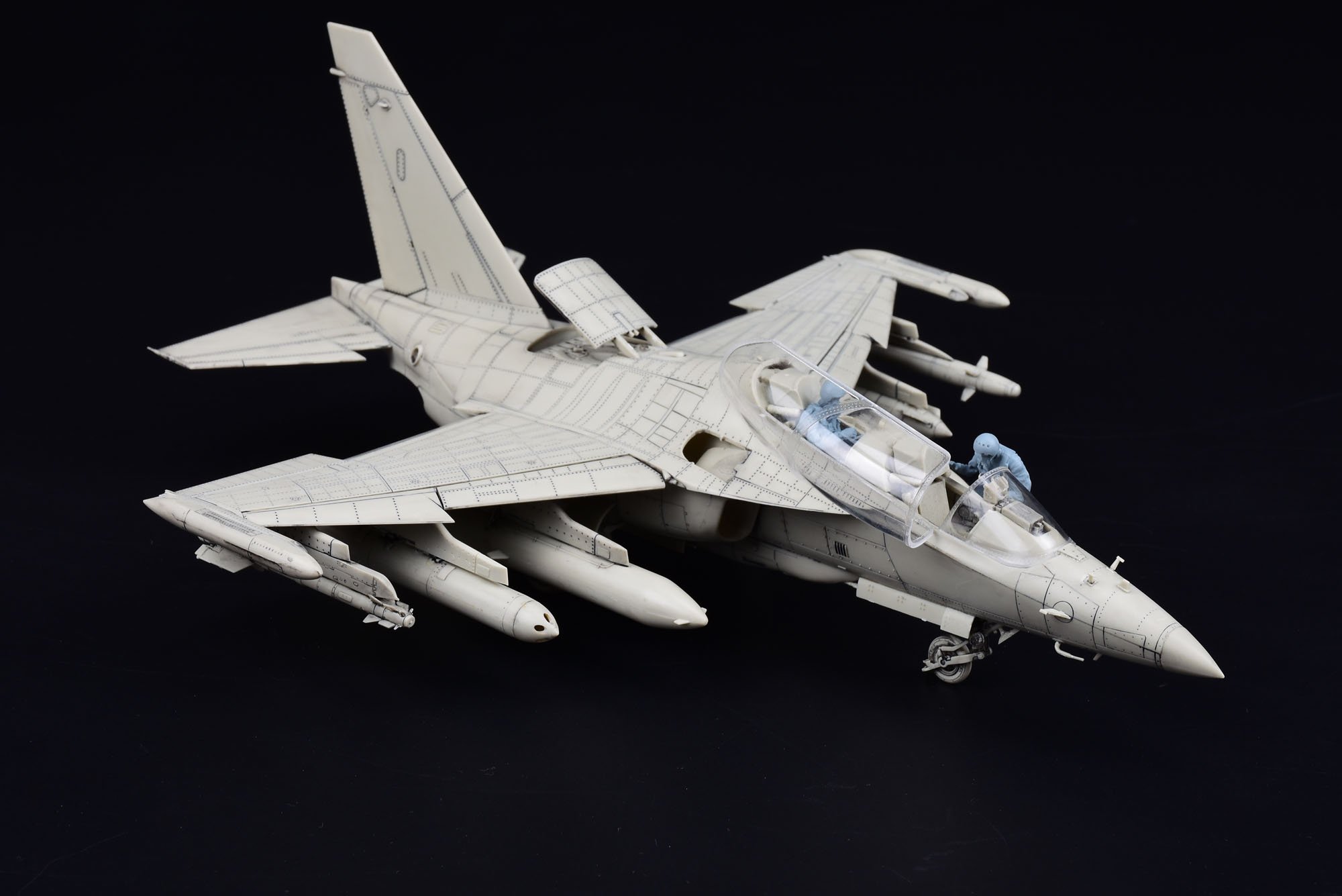 1/48 Yak-130 雅克-130高级教练机 - 点击图像关闭