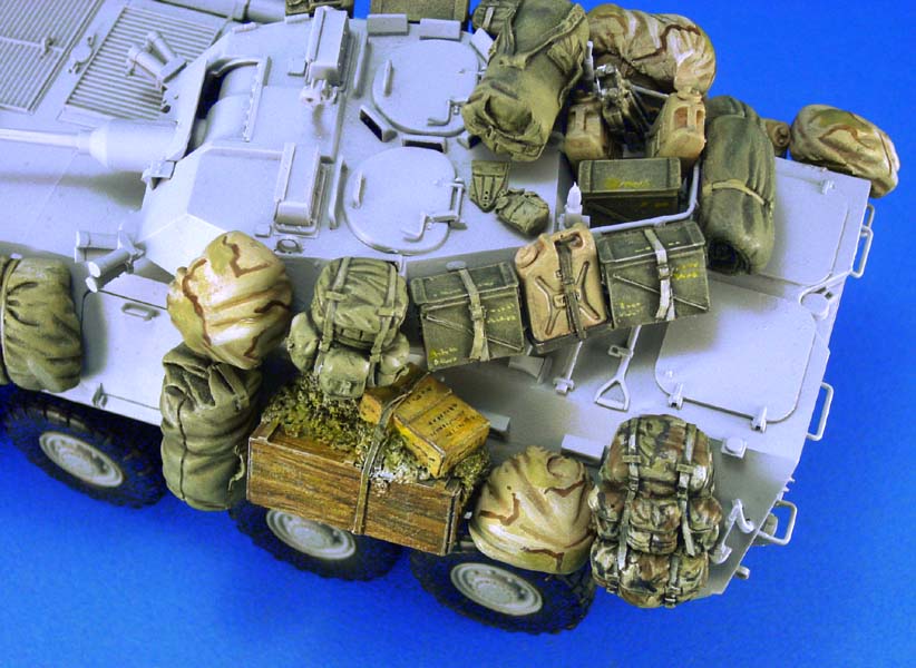 1/35 现代美国 LAV-25 轮式装甲车堆积物