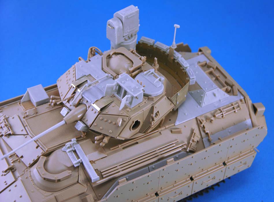 1/35 现代美国 M2A3 布雷德利步兵战车改造件