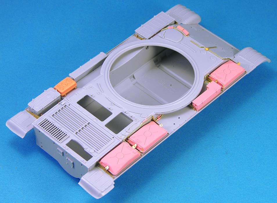1/35 现代苏联 T-62 挡泥板燃料箱改造件 1/35 现代苏联 T-62 挡泥板燃料箱改造件