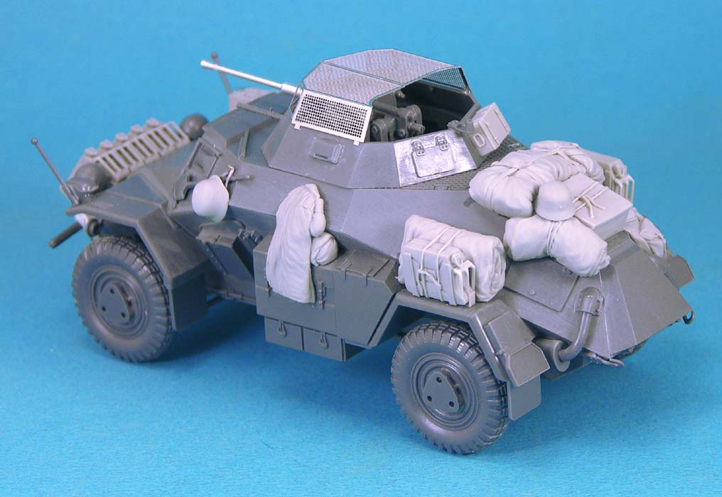 1/35 二战德国 Sd.Kfz.222 四轮装甲侦察车堆积物