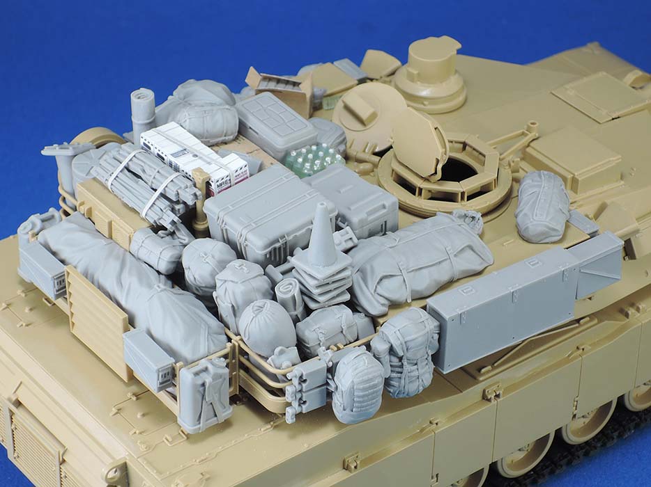 1/35 现代美国M1A1/A2 主战坦克堆积物(3)