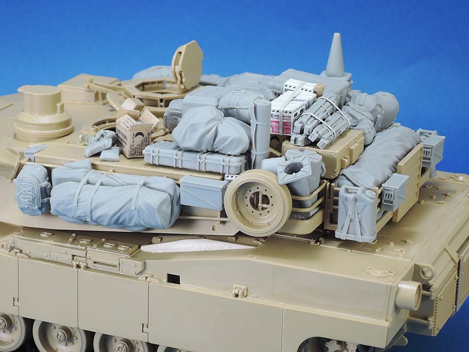 1/35 现代美国M1A1/A2 主战坦克堆积物(3)