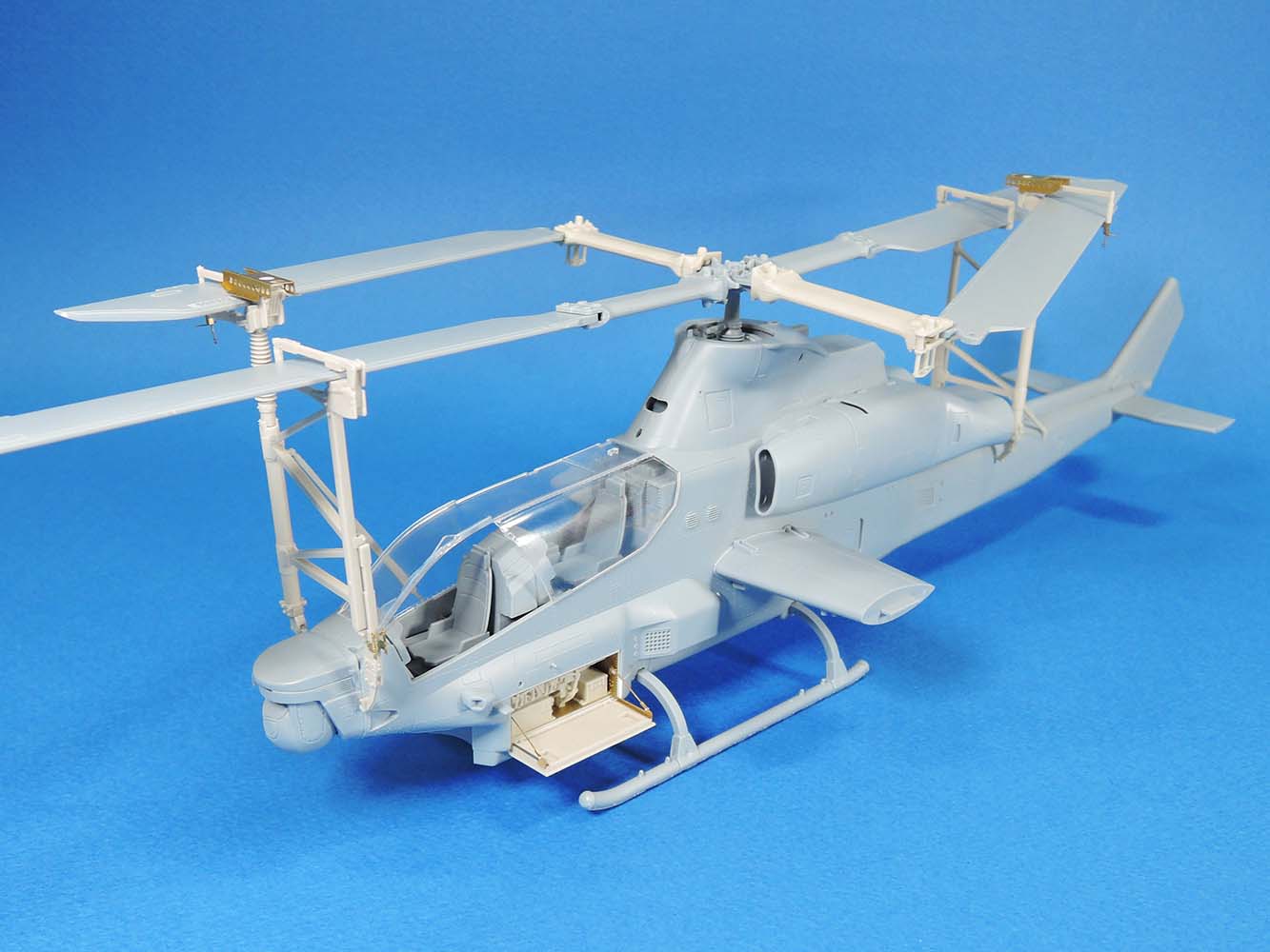 1/35 AH-1Z 螺旋桨折叠固定架改造件