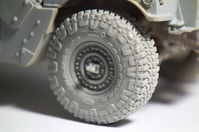 1/35 Wrangler/Good Year 37" MT/R 悍马装甲车车轮 - 点击图像关闭