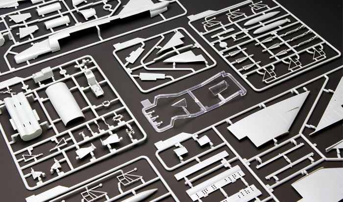 1/72 现代美国 F-102A 三角剑战斗机