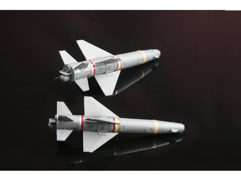 1/48 AGM-142 突眼空对地导弹与数据链吊舱