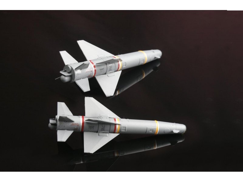 1/48 AGM-142 突眼空对地导弹与数据链吊舱 - 点击图像关闭