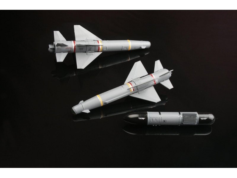 1/48 AGM-142 突眼空对地导弹与数据链吊舱