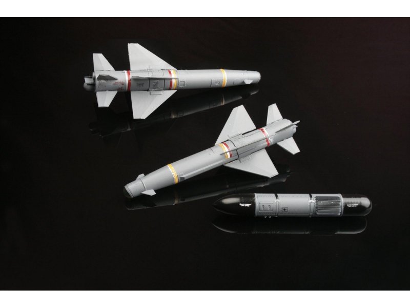 1/48 AGM-142 突眼空对地导弹与数据链吊舱 - 点击图像关闭