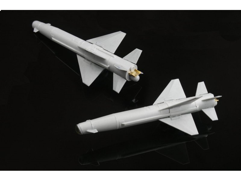 1/48 AGM-142 突眼空对地导弹与数据链吊舱