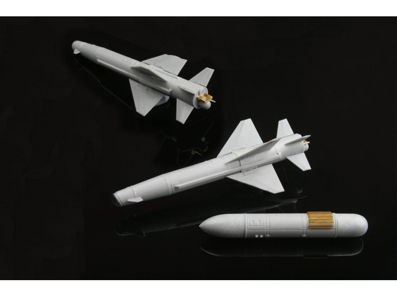 1/48 AGM-142 突眼空对地导弹与数据链吊舱