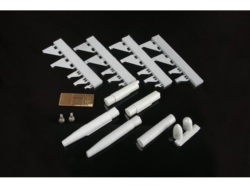1/48 AGM-142 突眼空对地导弹与数据链吊舱