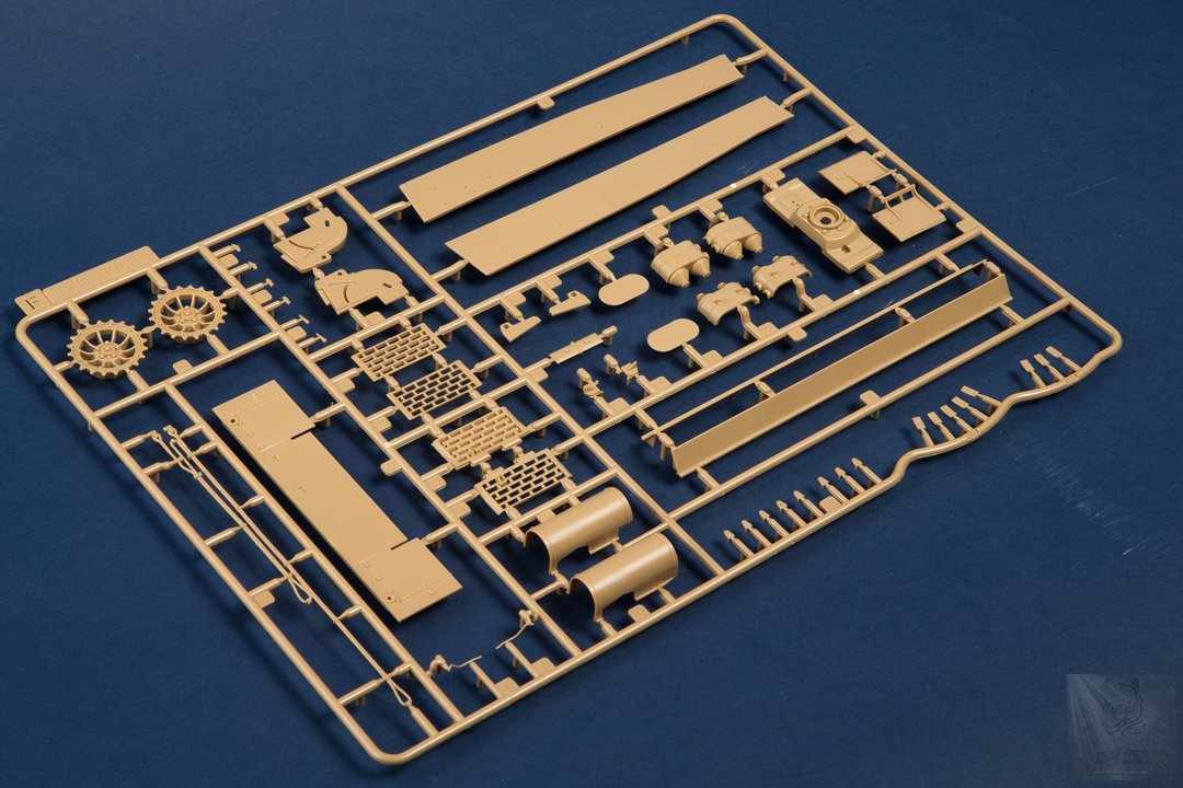 1/35 二战德国虎I重型坦克初期型(全内构)