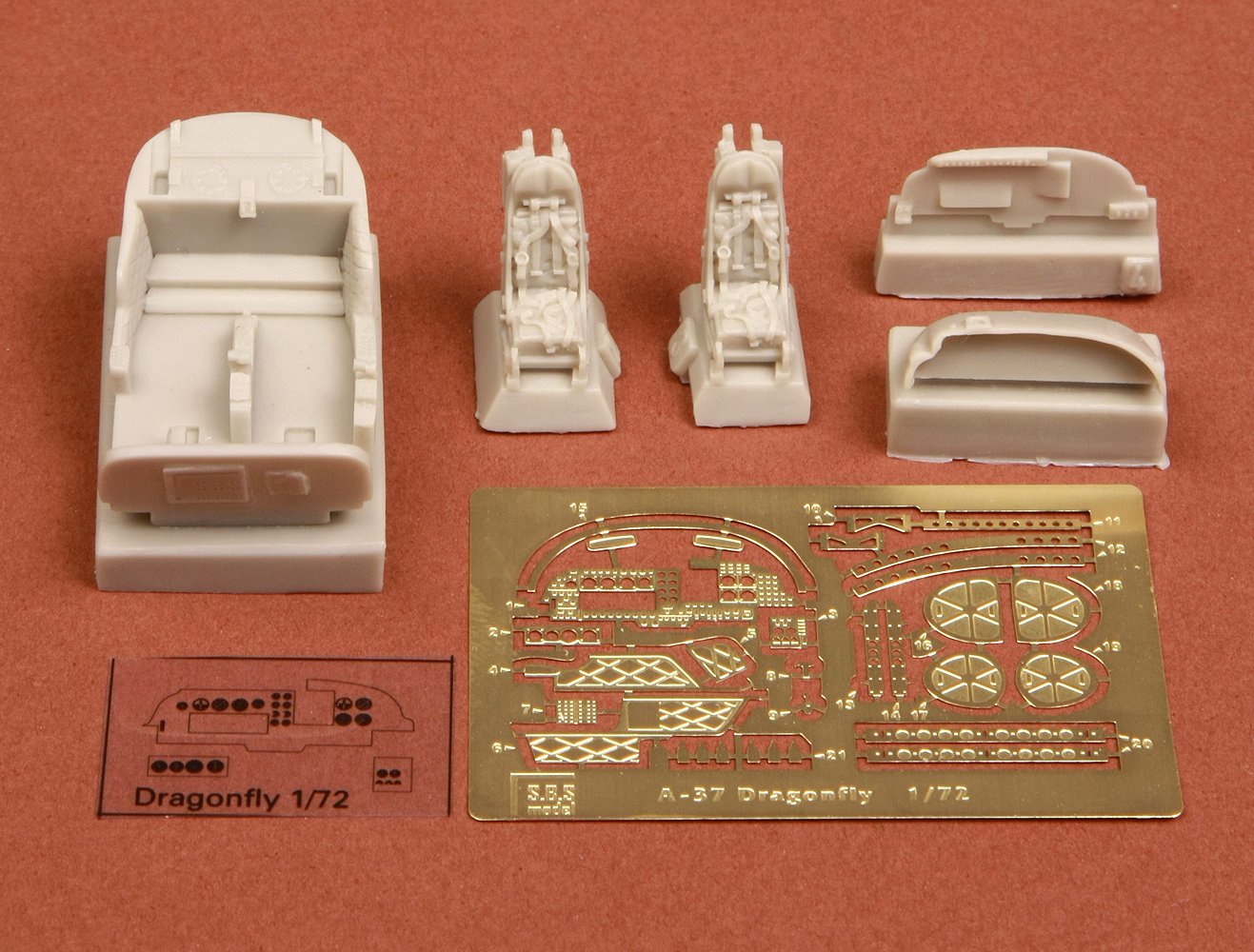 1/72 A-37 蜻蜓攻击机座舱改造件(配爱德美) - 点击图像关闭