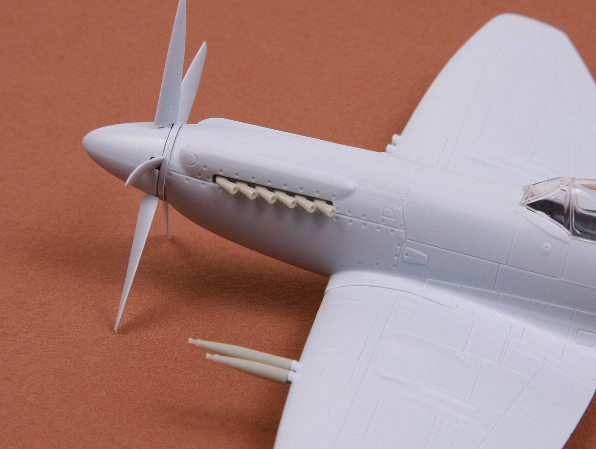 1/72 喷火战斗机F Mk.22型圆形排气管与炮管改造件(配Airfix)