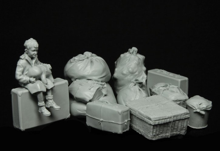 1/35 难民男孩与行李