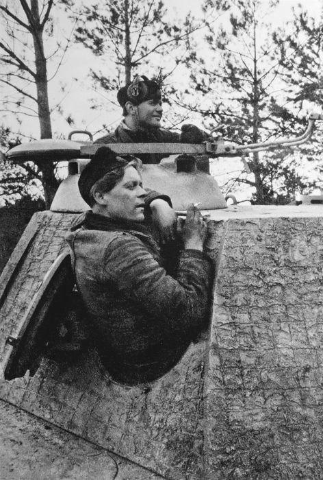 1/35 二战德国豹式中型坦克乘员“科维尔, 1944年4月" - 点击图像关闭