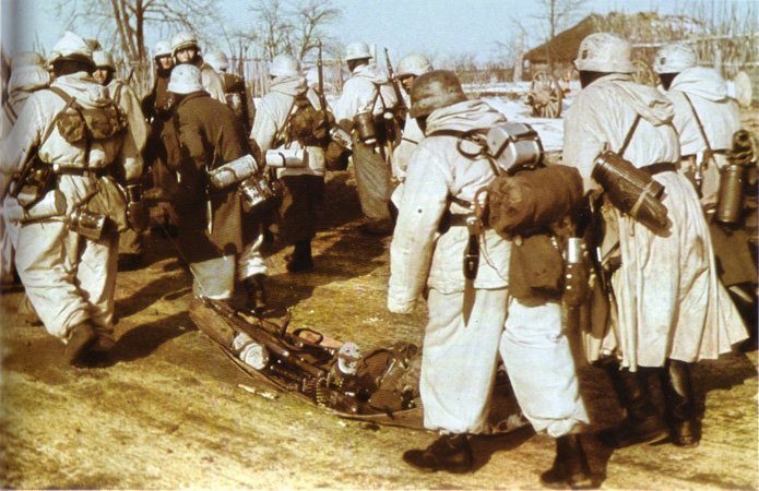 1/35 二战德国步兵小组 "伤员撤离1942-45年冬季" - 点击图像关闭