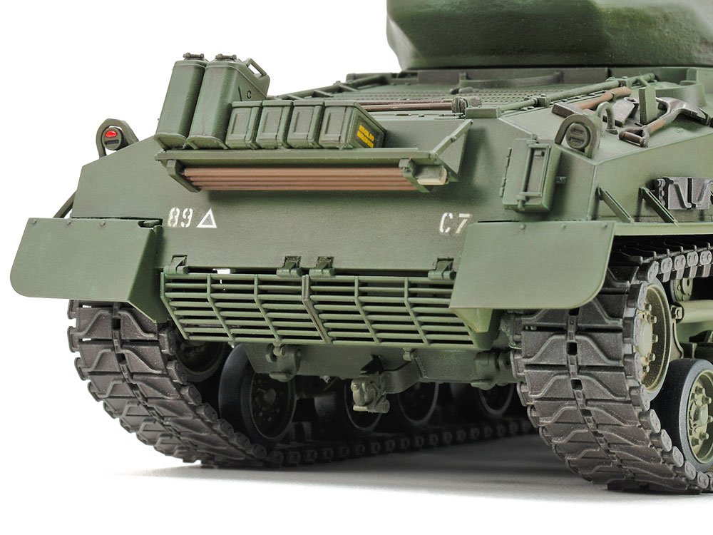 1/35 美国 M4A3E8 谢尔曼中型坦克"朝鲜战争"