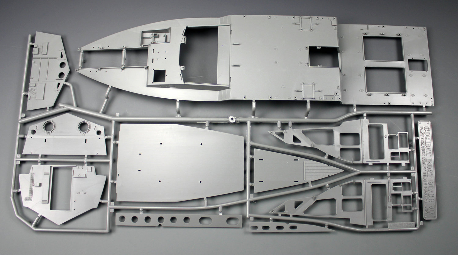 1/35 现代瑞典 CB-90 快速攻击艇